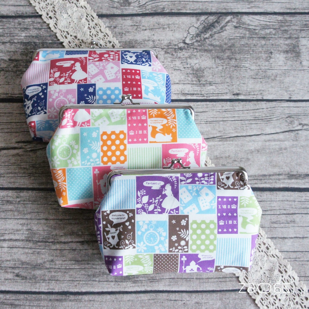 《送料無料》通帳がま口ポーチ*不思議の国のアリス