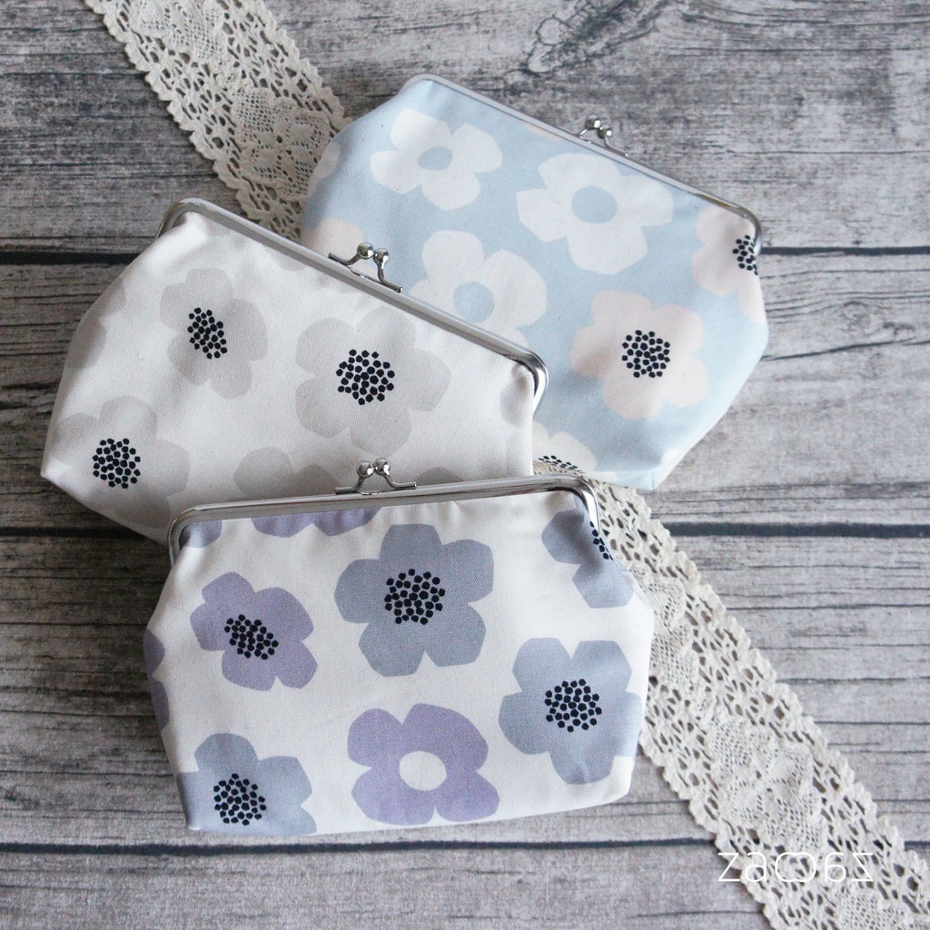 《送料無料》通帳がま口ポーチ*モダンフラワー