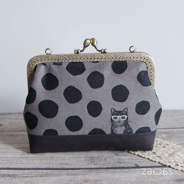 《送料無料》がま口マルチポーチ*メガネ猫とドット