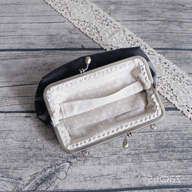 《送料無料》がま口マルチポーチ*メガネ猫とドット