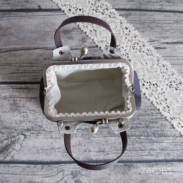 《送料無料》あおりがま口ポーチ*メガネ猫とドット