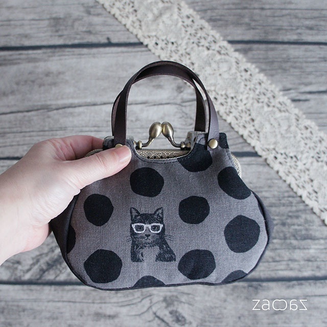 《送料無料》あおりがま口ポーチ*メガネ猫とドット