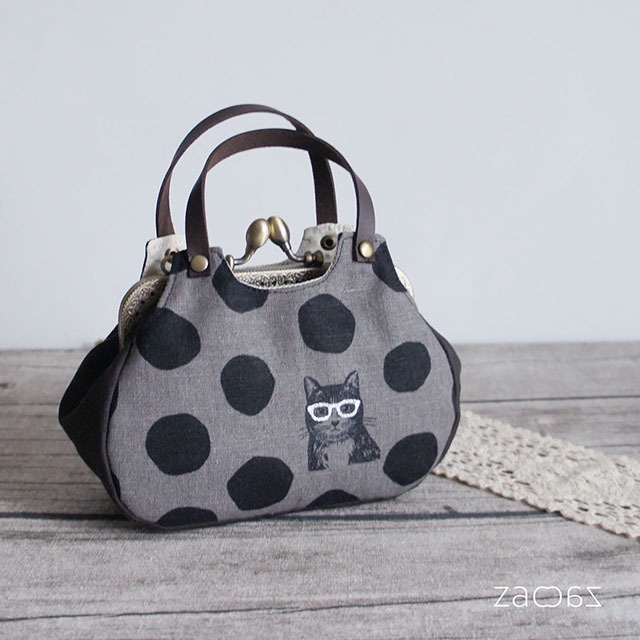 《送料無料》あおりがま口ポーチ*メガネ猫とドット