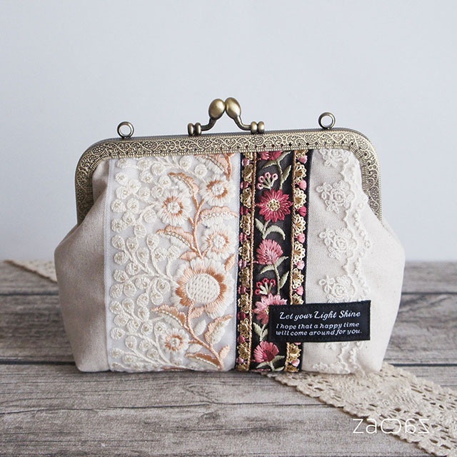 がま口マルチポーチ*インド刺繡リボン*ホワイト