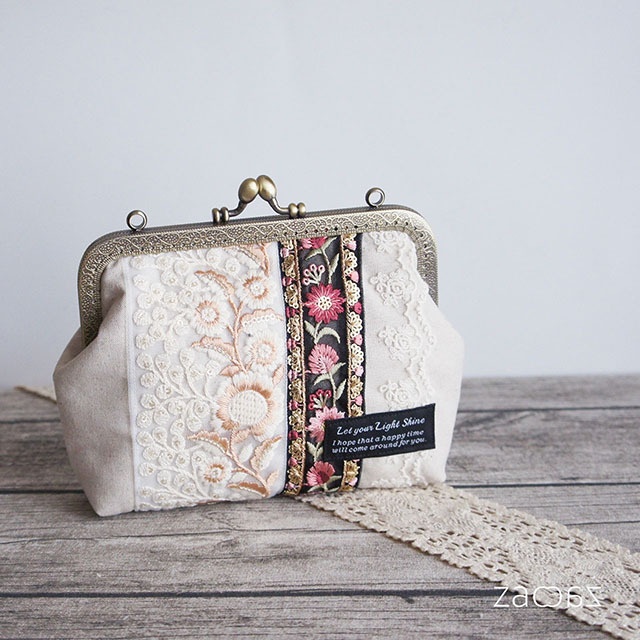 がま口マルチポーチ*インド刺繡リボン*ホワイト