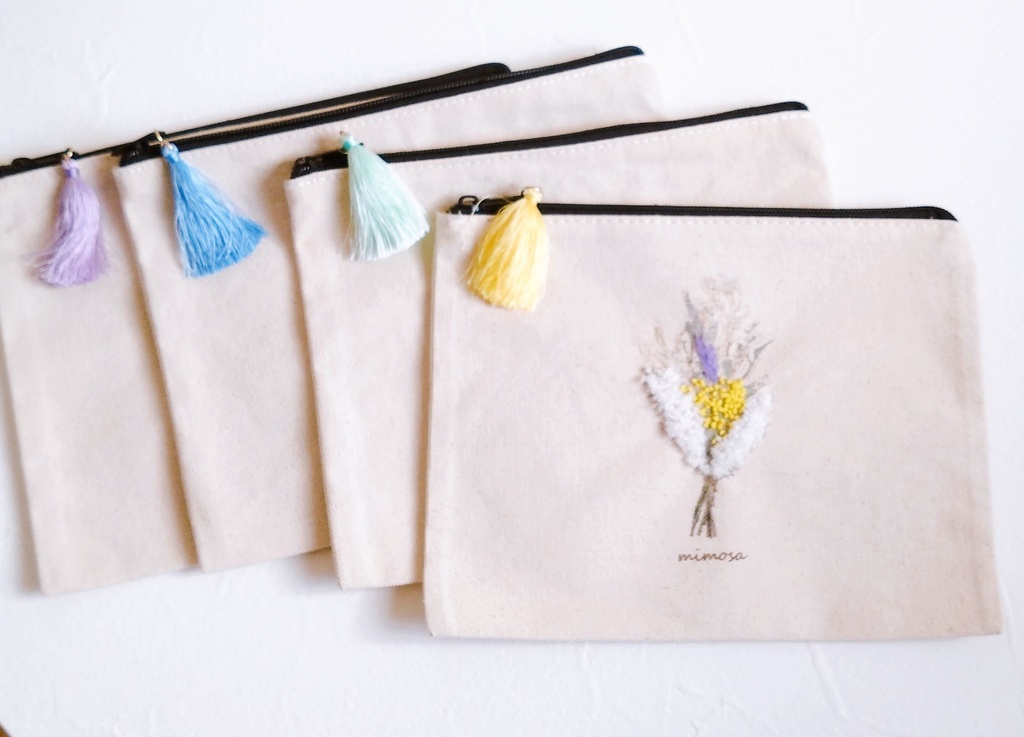 ミモザの刺繍ポーチ