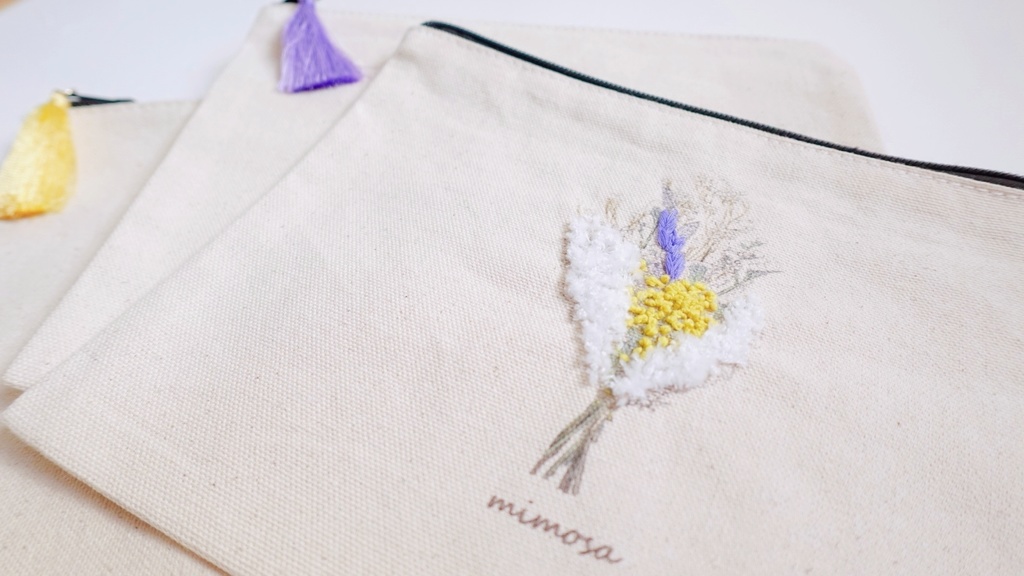 ミモザの刺繍ポーチ