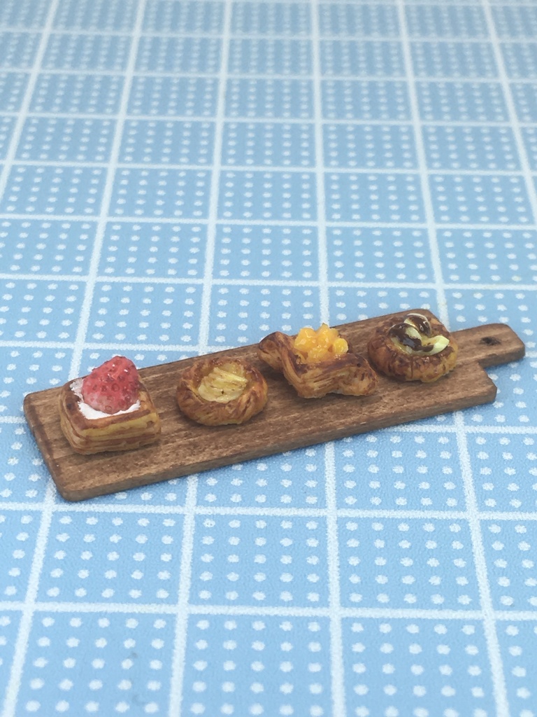 ４種のデニッシュ（苺・洋梨・マンゴー・バナナ）