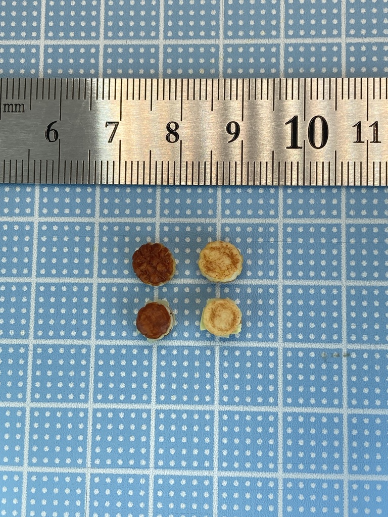 しょんぼりハンバーガー& 普通のハンバーガー