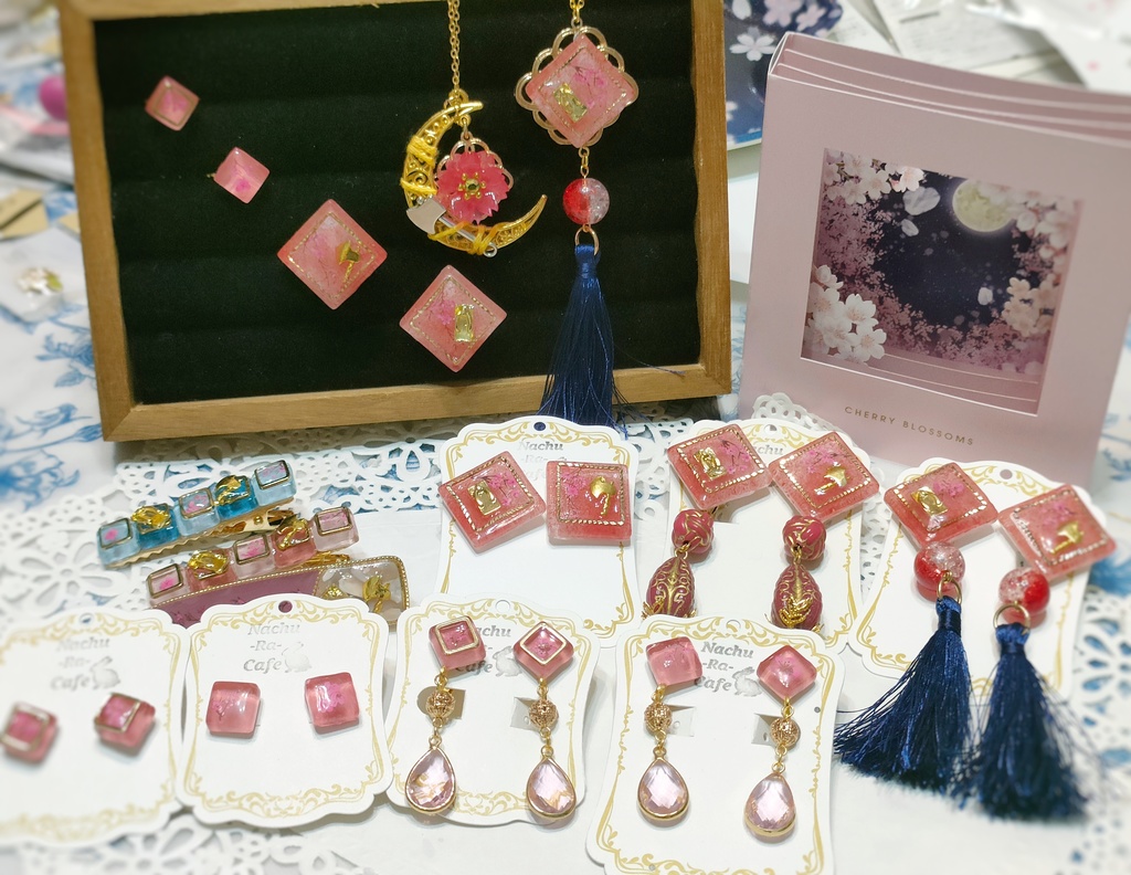 血桜と父水概念ガラスタイルタッセルピアス/イヤリング