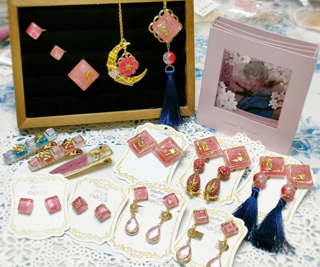 血桜と父☓水木概念ガラスタイルとドイツアクリル風ビーズピアス/イヤリング