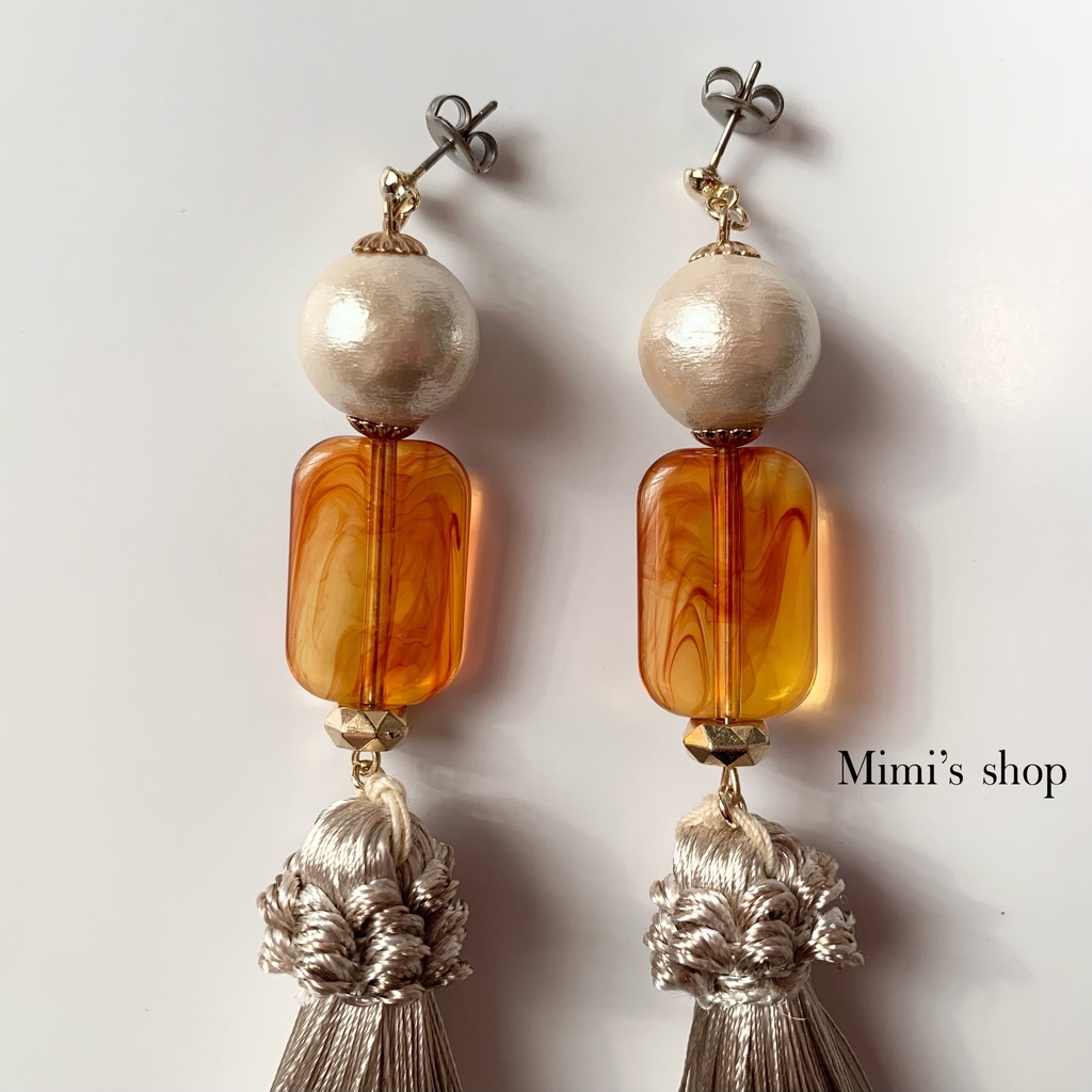 グレージュタッセル×大粒コットンパール×べっ甲ビーズ ピアス イヤリング チタンポスト 大ぶり ロング ハチミツ色