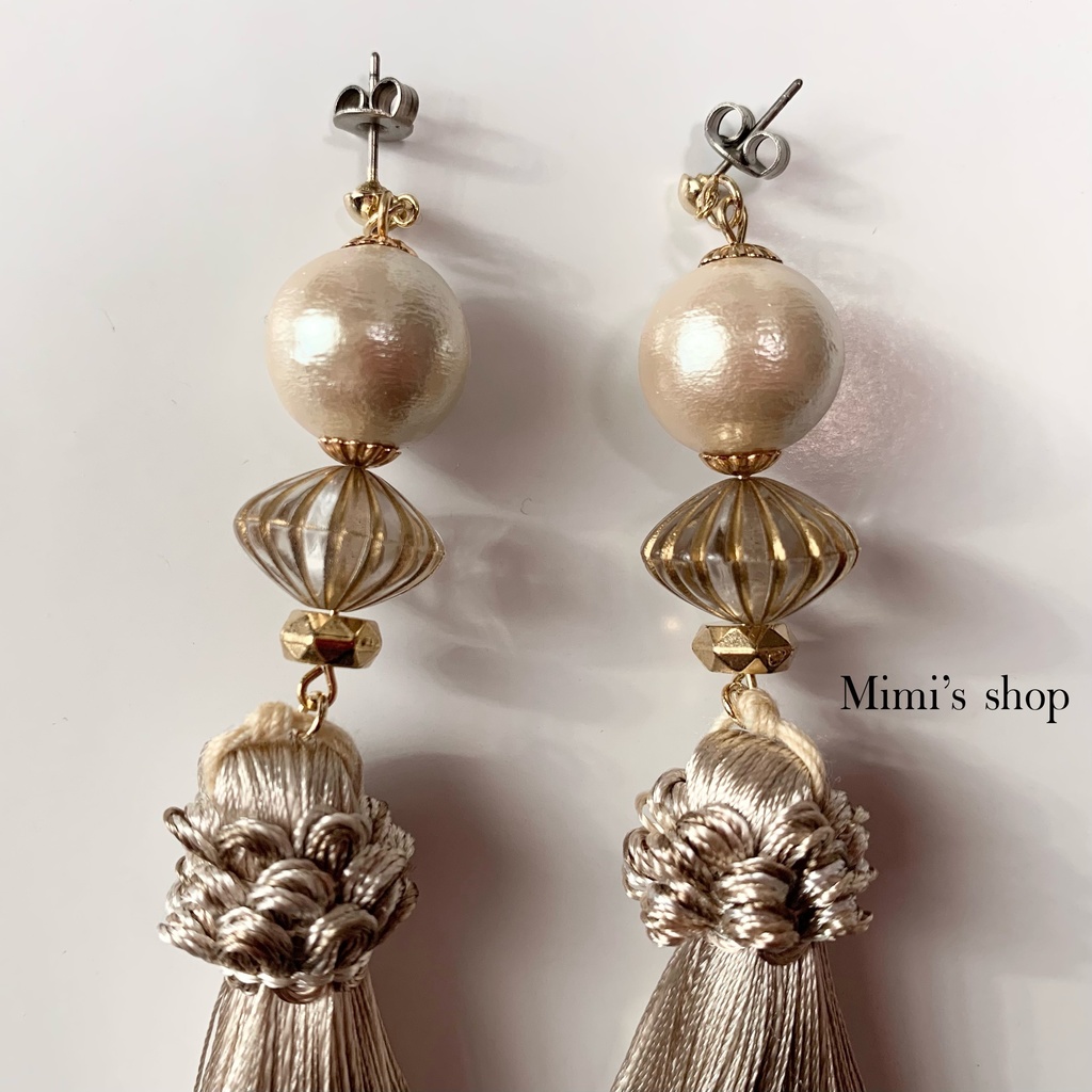 グレージュタッセル×大粒コットンパール×そろばんビーズ ピアス イヤリング チタンポスト 大ぶり ロング クリア
