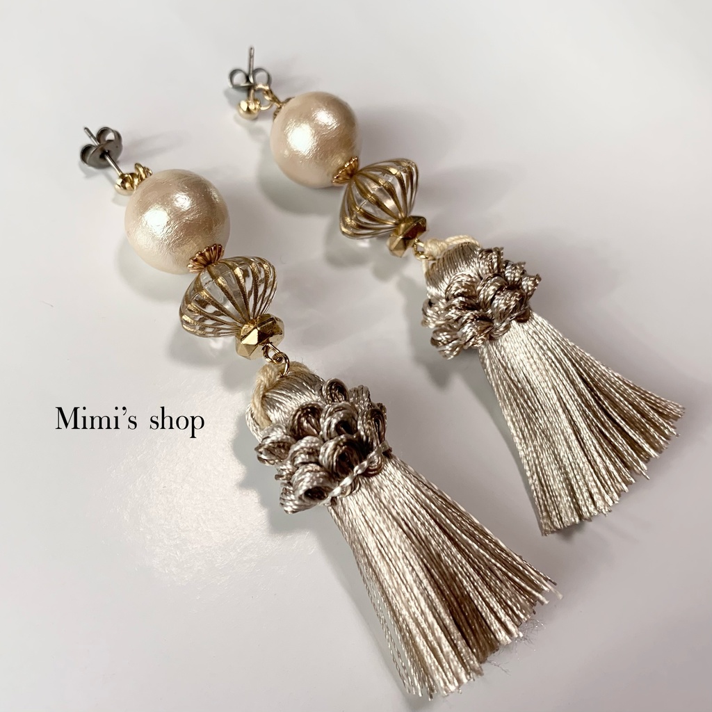 グレージュタッセル×大粒コットンパール×そろばんビーズ ピアス イヤリング チタンポスト 大ぶり ロング クリア