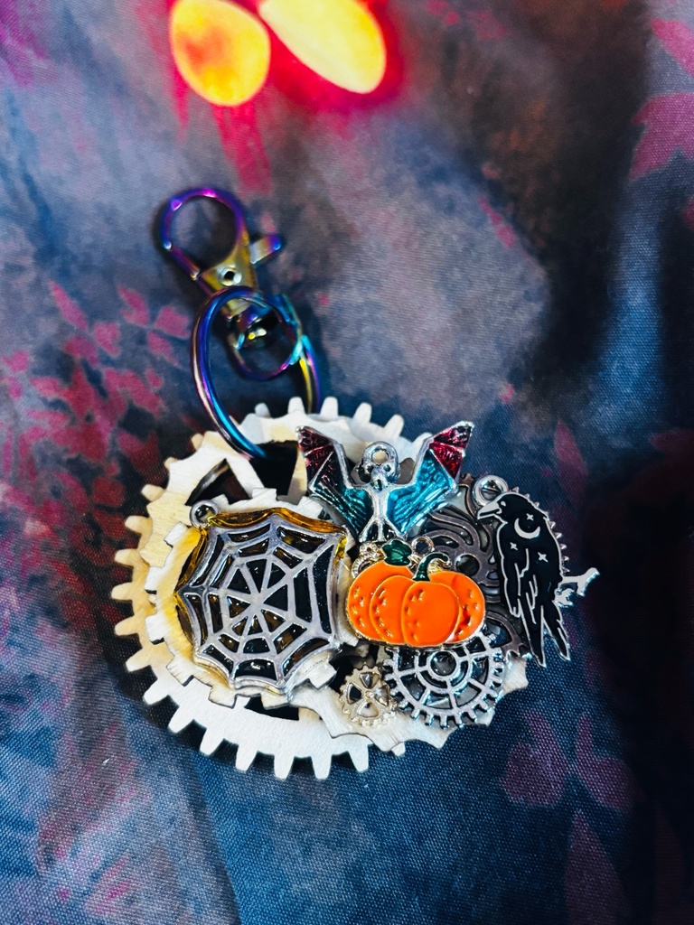 ハロウィン限定　ポケットユニバースキーホルダー