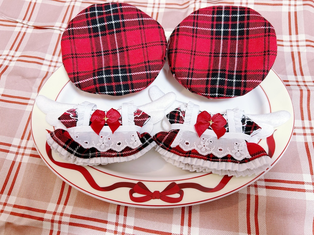 赤チェック天使メイドさん